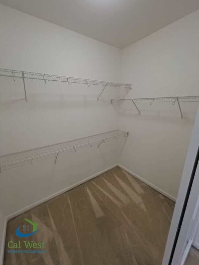 Building Photo - $5295 - 2 Story, 4 bed - 2 Bath Home in se...