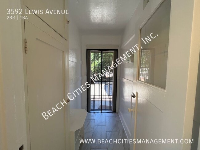 Building Photo - 3592 Lewis Ave