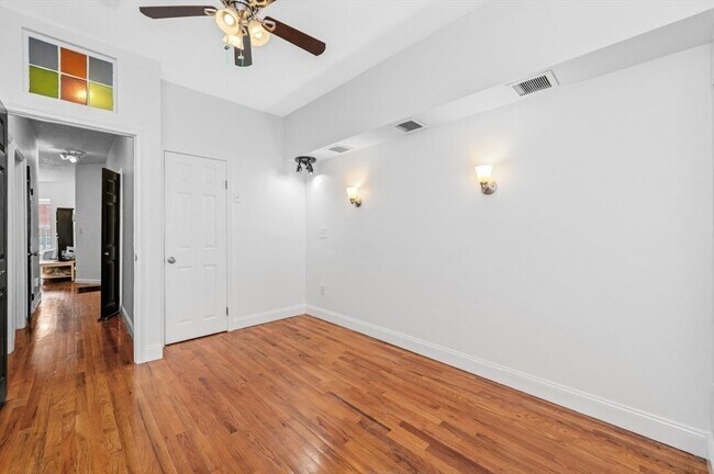 Building Photo - 881 Harrison Ave
