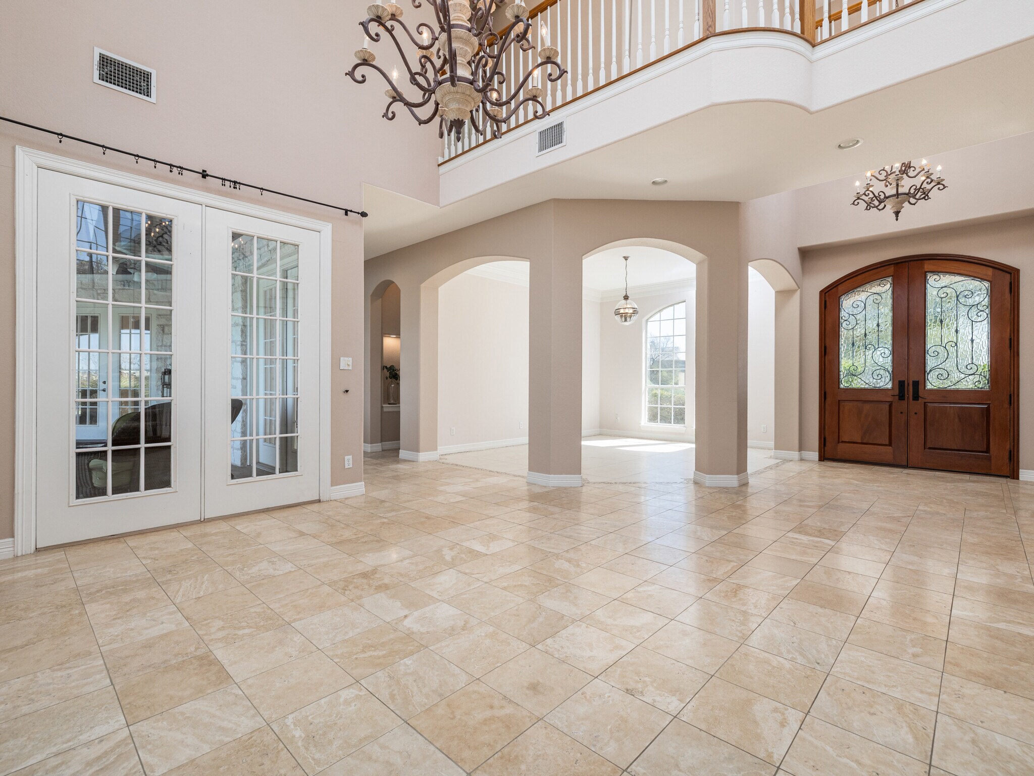 Building Photo - 9805 Big View Dr