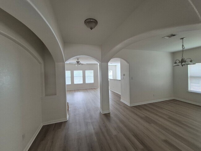 Building Photo - Stunning Home and Wonderful community