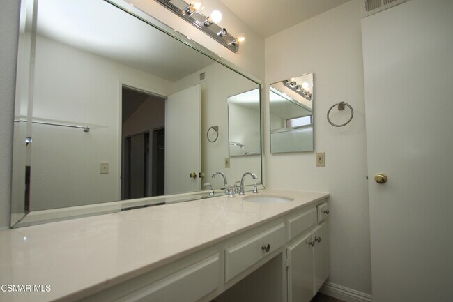 Building Photo - 1543 Covington Ave
