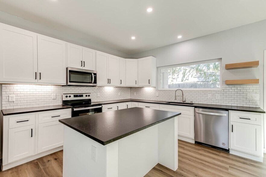 Building Photo - 811 Nevada St