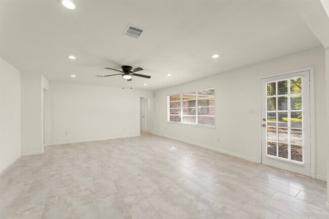 Building Photo - 22019 Kenchester Dr