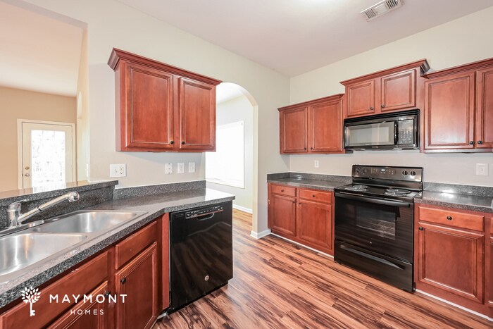 Building Photo - 6523 Silk Tree Pointe