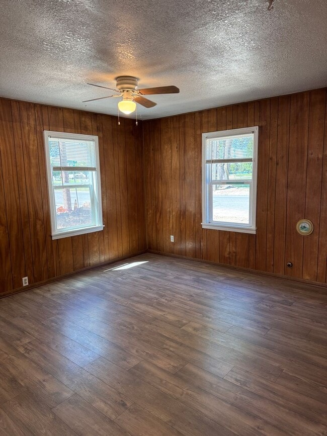 Building Photo - 1291 Wallis Ave
