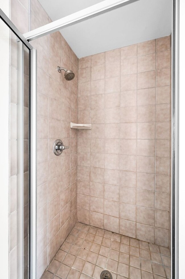 Building Photo - Awesome 2BE/2.5BA duplex Incredible location near Vanderbilt University!