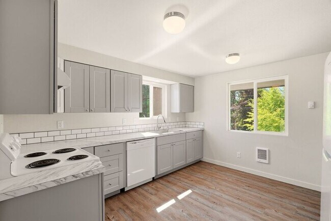 Building Photo - 10923 E 16th Ave
