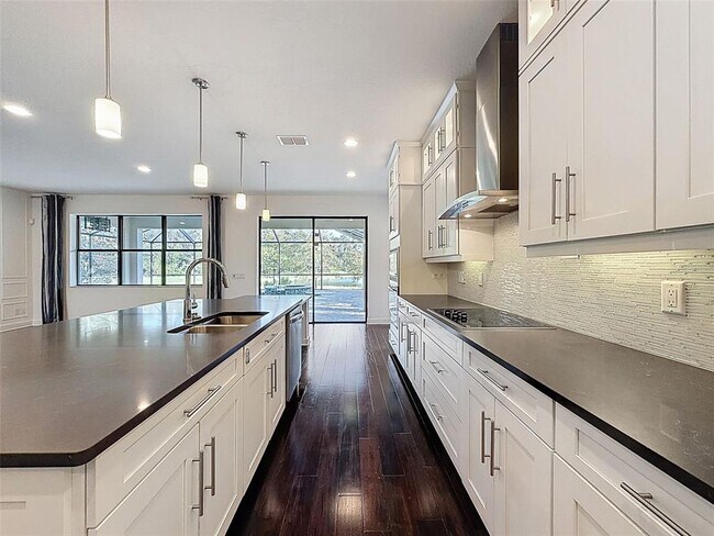 Building Photo - 10701 Laurel Vista Way