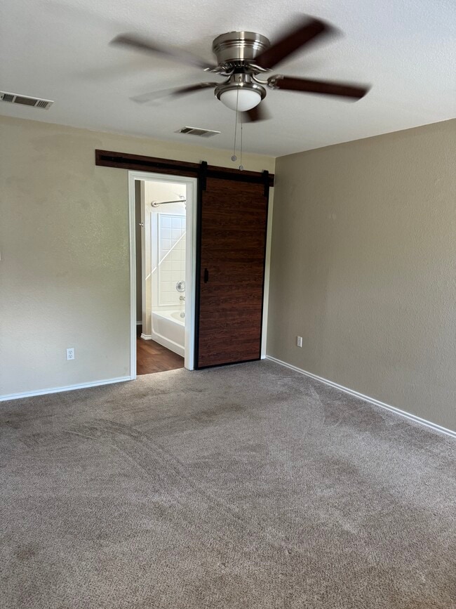 Building Photo - 450 Carriage Way