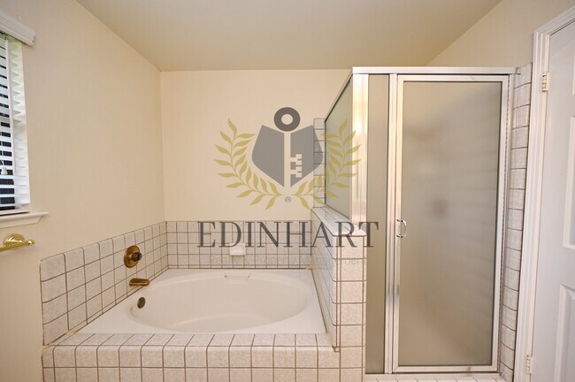 Building Photo - 6447 N Vagedes Ave