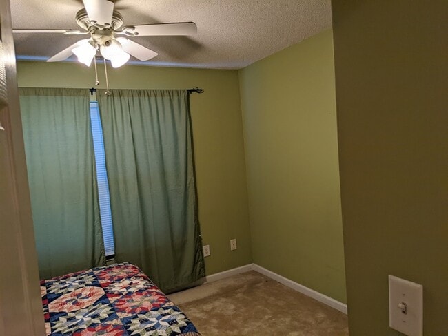 Building Photo - 960 Cinnamon Dr