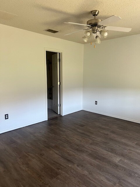 Building Photo - Great 3/2/2 home just south of S Loop 289!
