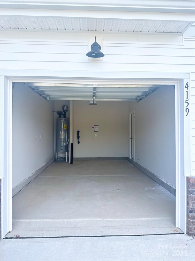 Building Photo - 4159 Smt Wds Dr
