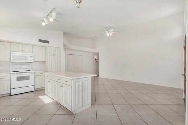 Building Photo - 1580 W Springfield Way