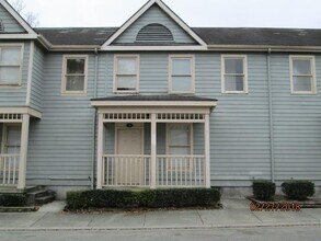 Building Photo - 535 Nicoll St