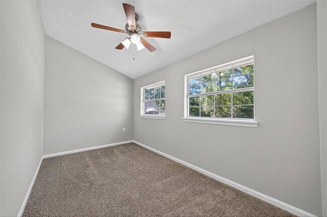 Building Photo - 1305 St Lawrence River Rd