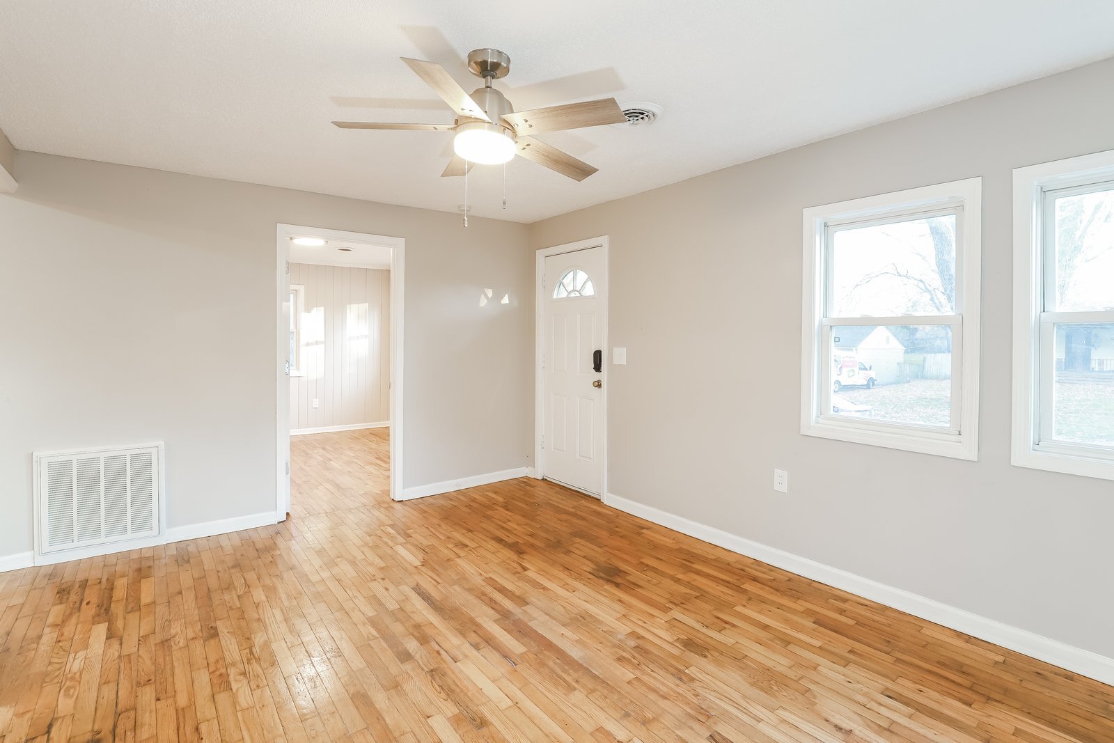 Building Photo - 5220 NE 46th Terrace