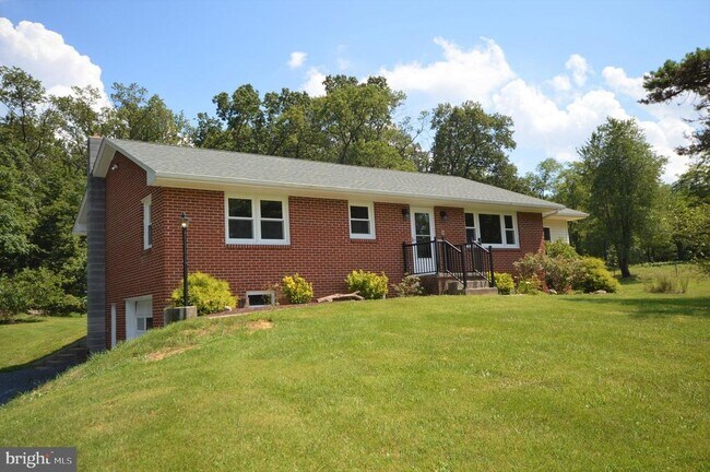 Building Photo - 5069 Middle Rd
