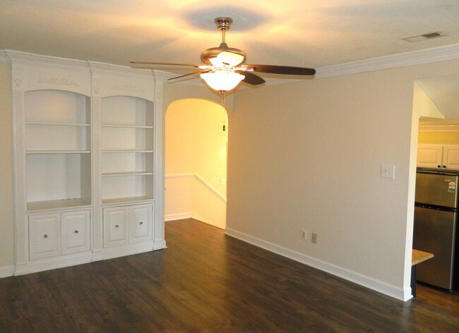 Building Photo - 230 Ronstadt Dr