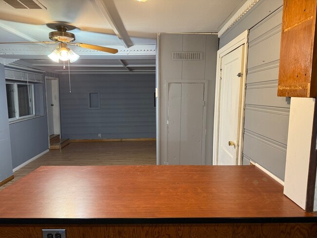 Building Photo - 933 Myrtle Ave