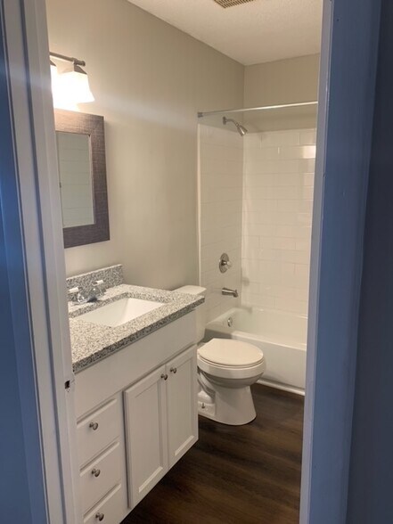 Building Photo - 5822 Shady Grove Cir