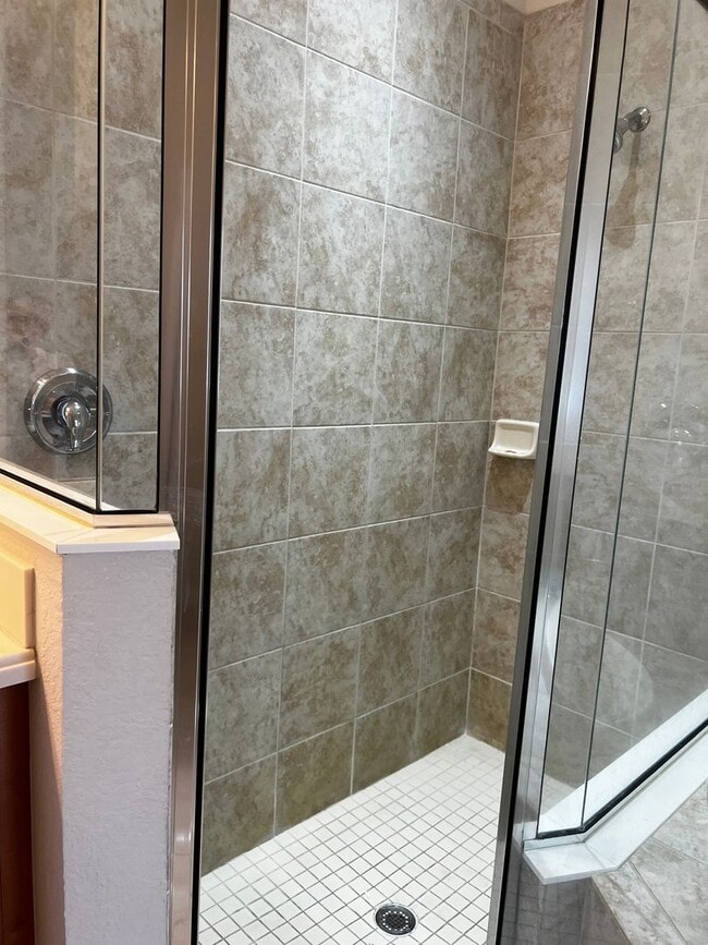 Building Photo - 3BD/2BA/3 Car Garage in Stoneybrook