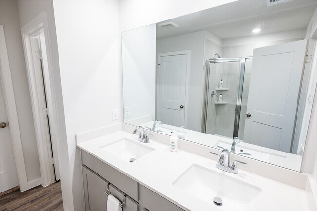 Building Photo - 211 Brazen Forest Trl