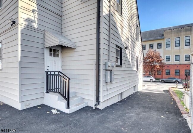 Building Photo - 495 S Clinton St