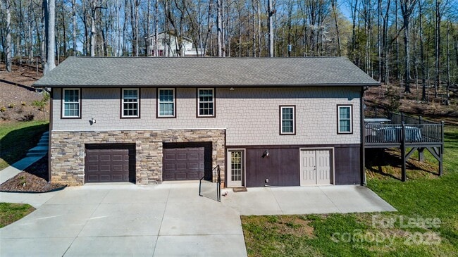 Building Photo - 8511 Viking Dr
