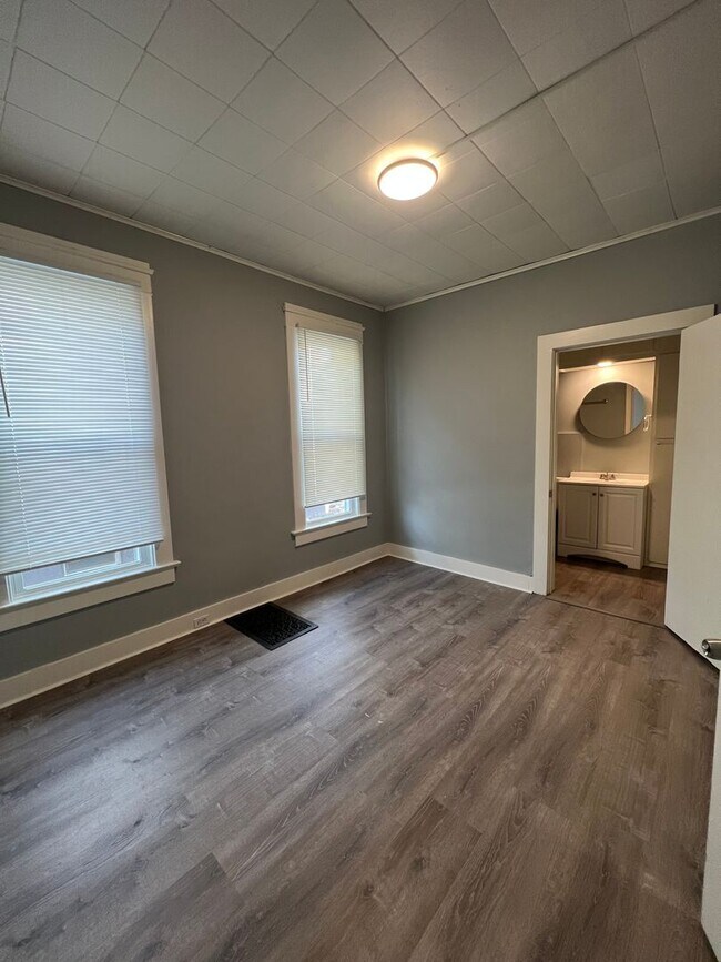 Building Photo - 4 Bedroom; 2 Bath single family home for rent!