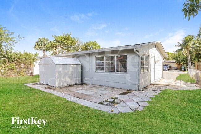 Building Photo - 1425 NE 29th St