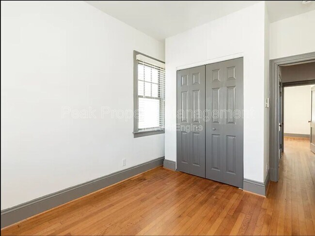 Building Photo - 2010 Maury St