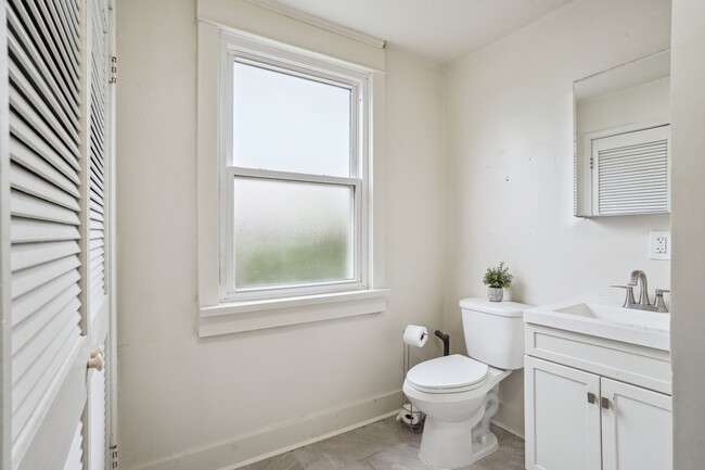Building Photo - 312 Elmeer Ave