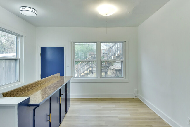 Building Photo - 830 S 50th St