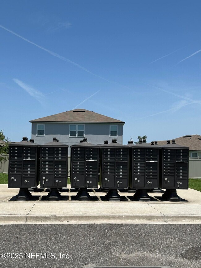 Building Photo - 2062 Garrison Wy