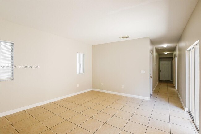 Building Photo - 216 SE 32nd Terrace