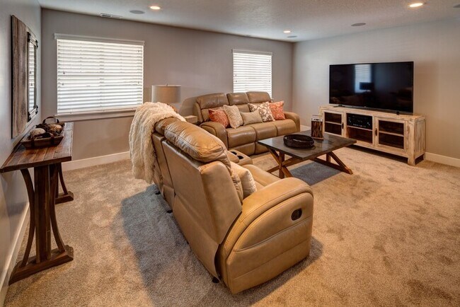 Building Photo - 1692 Aspen Loop