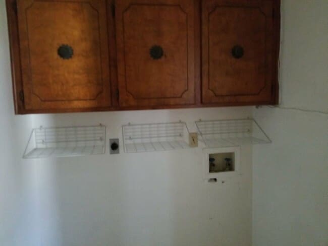 Building Photo - 918 Villa Ln