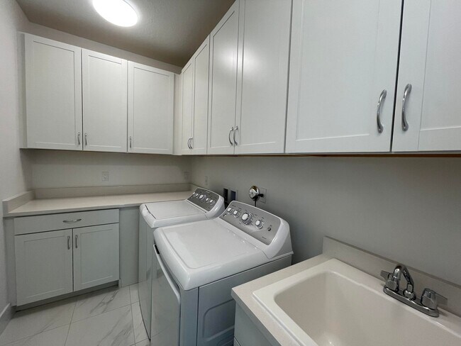 Building Photo - 13575 Artisan Cir