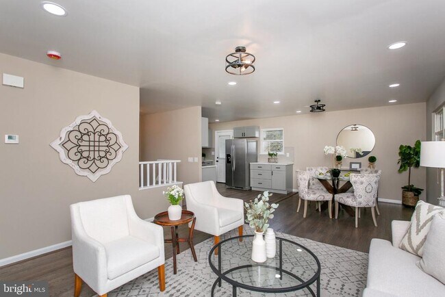 Building Photo - 5026 Preston Ln