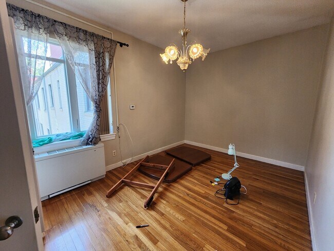 Building Photo - 573 Washington St