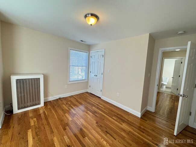 Building Photo - 150 George St