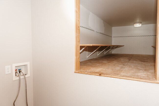 Building Photo - Marshall Commons 1003