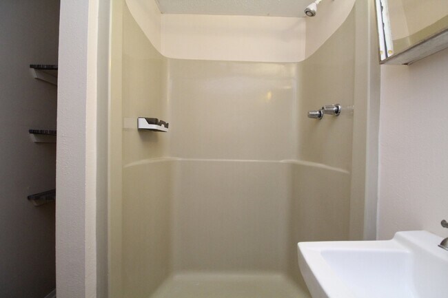 Building Photo - Cozy 1BR/1BA Apartment in Southwest Pensac...