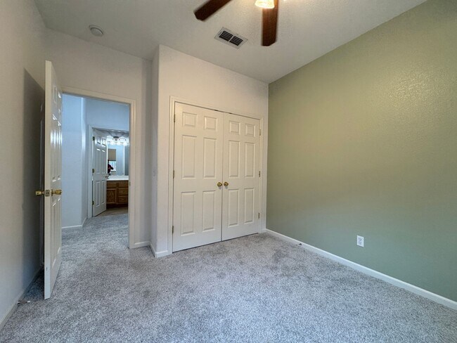Building Photo - NOW AVAILABLE- COZY 3 BED, 2 BATH, 2 CAR GARAGE IN A QUIET NEIGHBORHOOD, NORTH NATOMAS