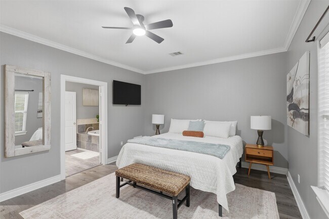 Building Photo - 9003 Bayview Cove Dr