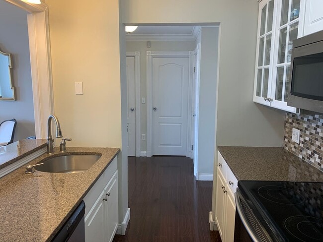 Building Photo - One Bedroom Loft at Kelly House Condominiums
