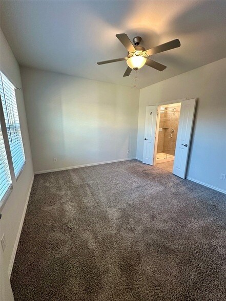 Building Photo - 1636 Briar Hunt Dr