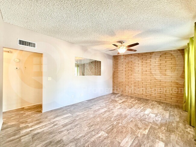 Building Photo - 1413 E Wesleyan Dr